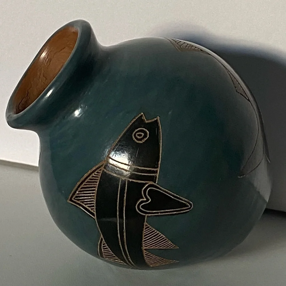 Nicaraguan Pottery Vase Hand Etched Fish Folk Art Blue Black 4” Tall Hand Made